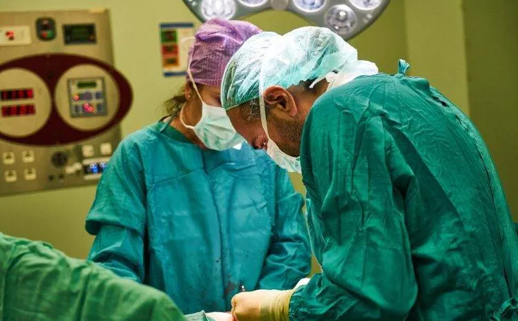 Bọc Răng Sứ Có Bị Hôi Miệng Không?